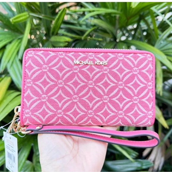 Michael Kors wallet wristlet - Picture 1 of 4
